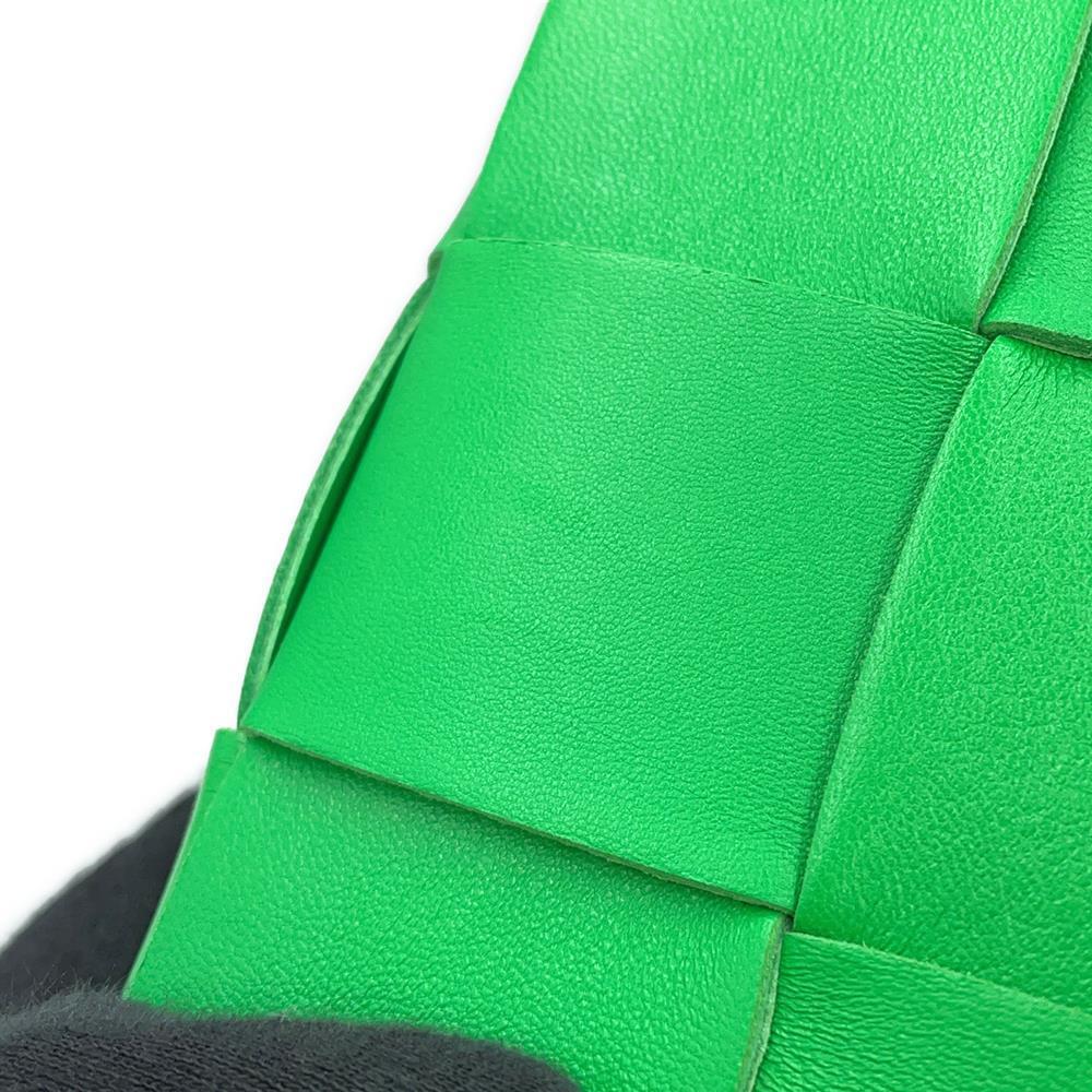 Bottega Veneta Maxi INTRECCIATO Cassette Phone Pouch Parakeet730541 Calf Leather