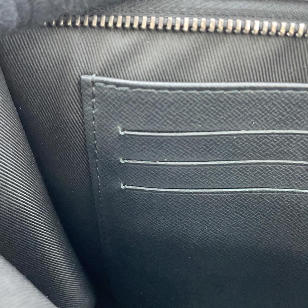 LOUIS VUITTON Pochette Voyage NoirM61692 Monogram Eclipse Size MM