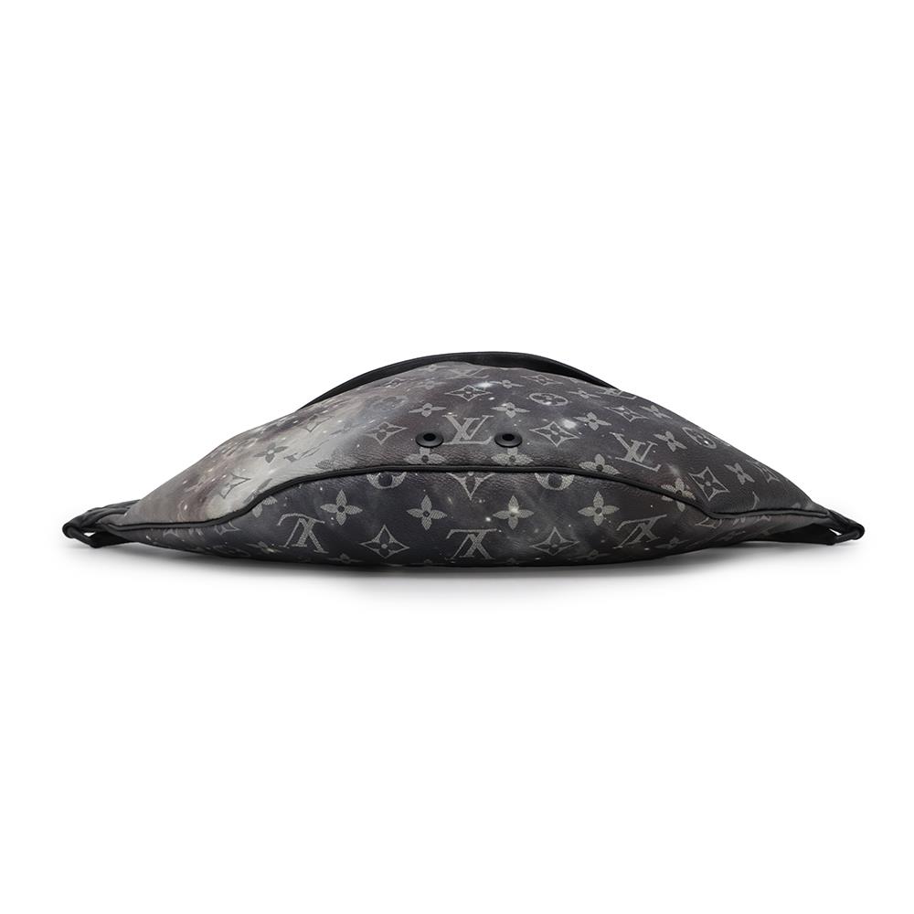 LOUIS VUITTON Discovery Bumback NoirM44444 Monogram / Galaxy