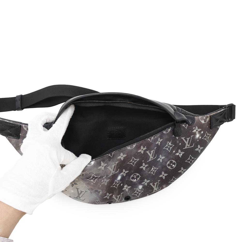 LOUIS VUITTON Discovery Bumback NoirM44444 Monogram / Galaxy