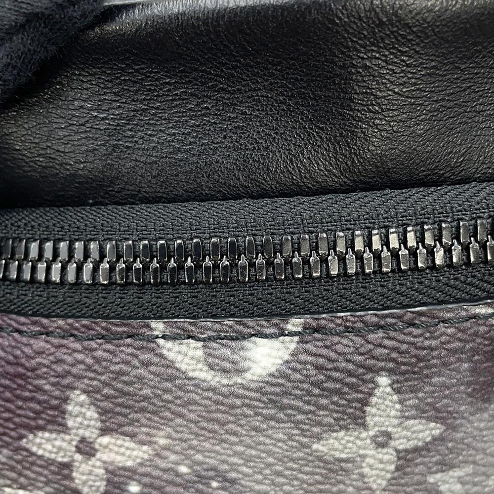 LOUIS VUITTON Discovery Bumback NoirM44444 Monogram / Galaxy