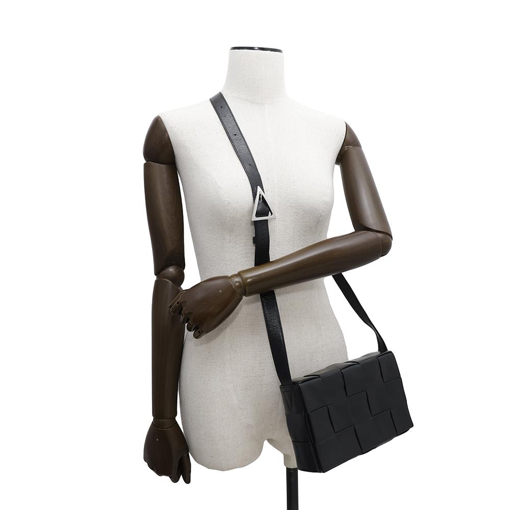 Bottega Veneta Cassette Cross Body Bag Black717587 Calf Leather Size Small