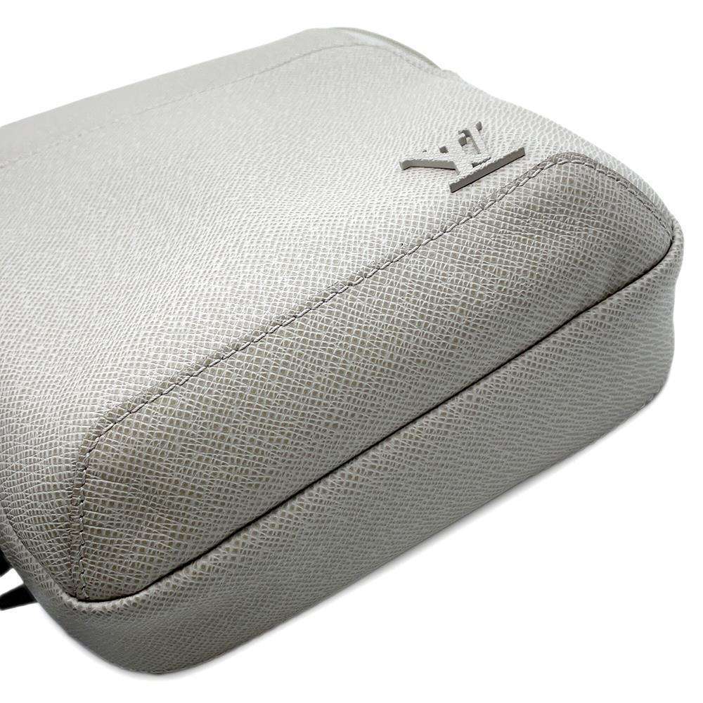 LOUIS VUITTON Avenue Sling Bag BeigeM30803 Taiga Leather