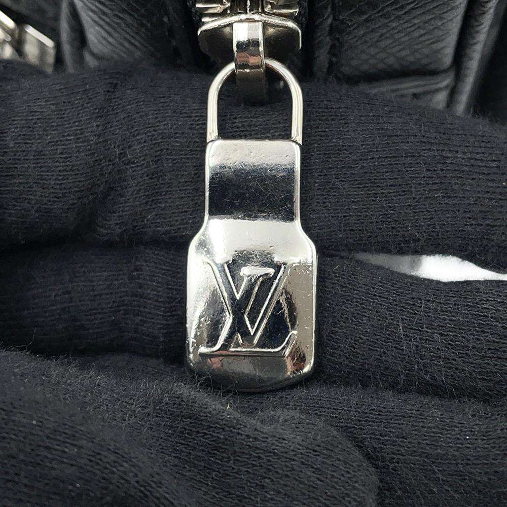 LOUIS VUITTON Bumbag / Outdoor NoirM30245 Taiga Leather Monogram Eclipse Size PM