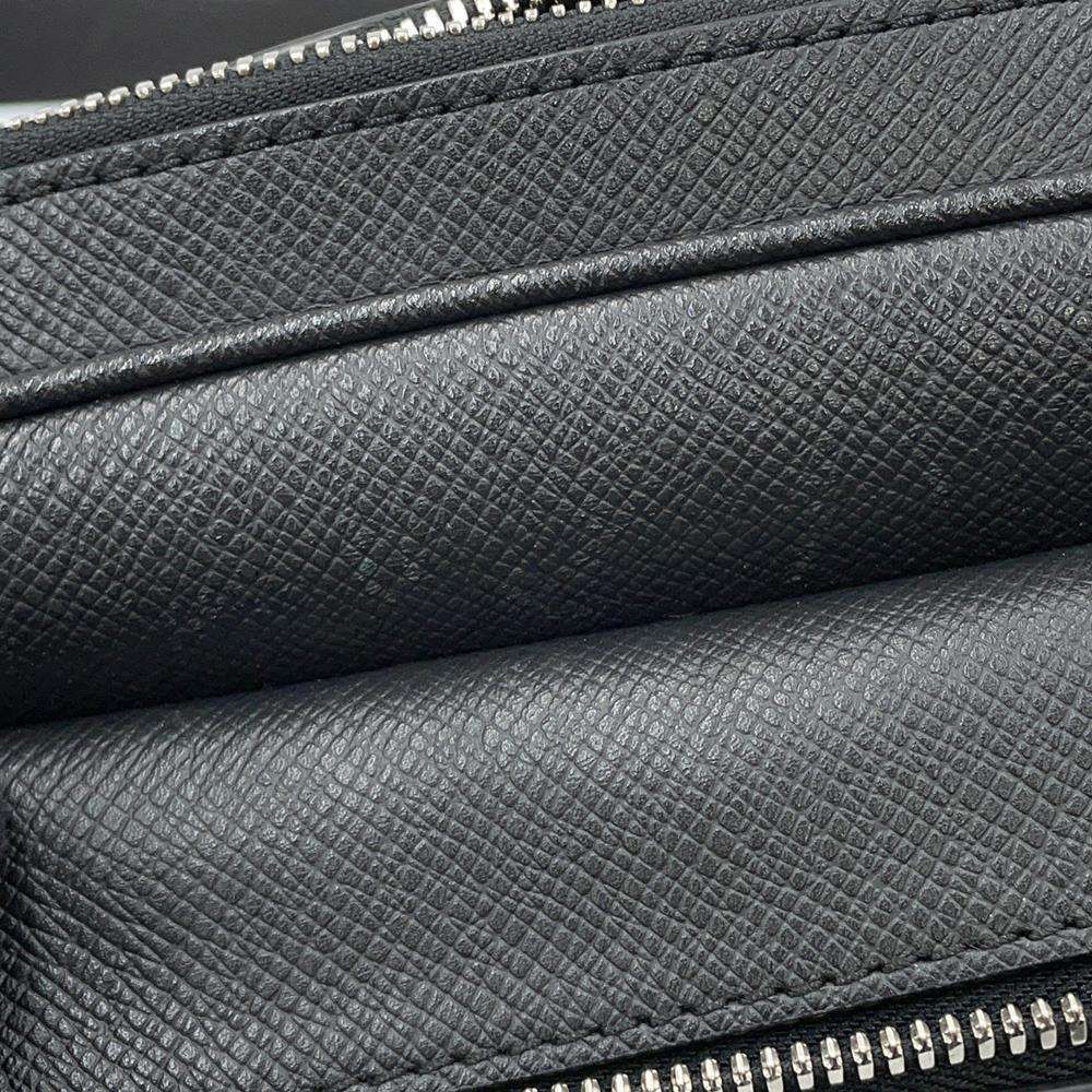 LOUIS VUITTON Bumbag / Outdoor NoirM30245 Taiga Leather Monogram Eclipse Size PM