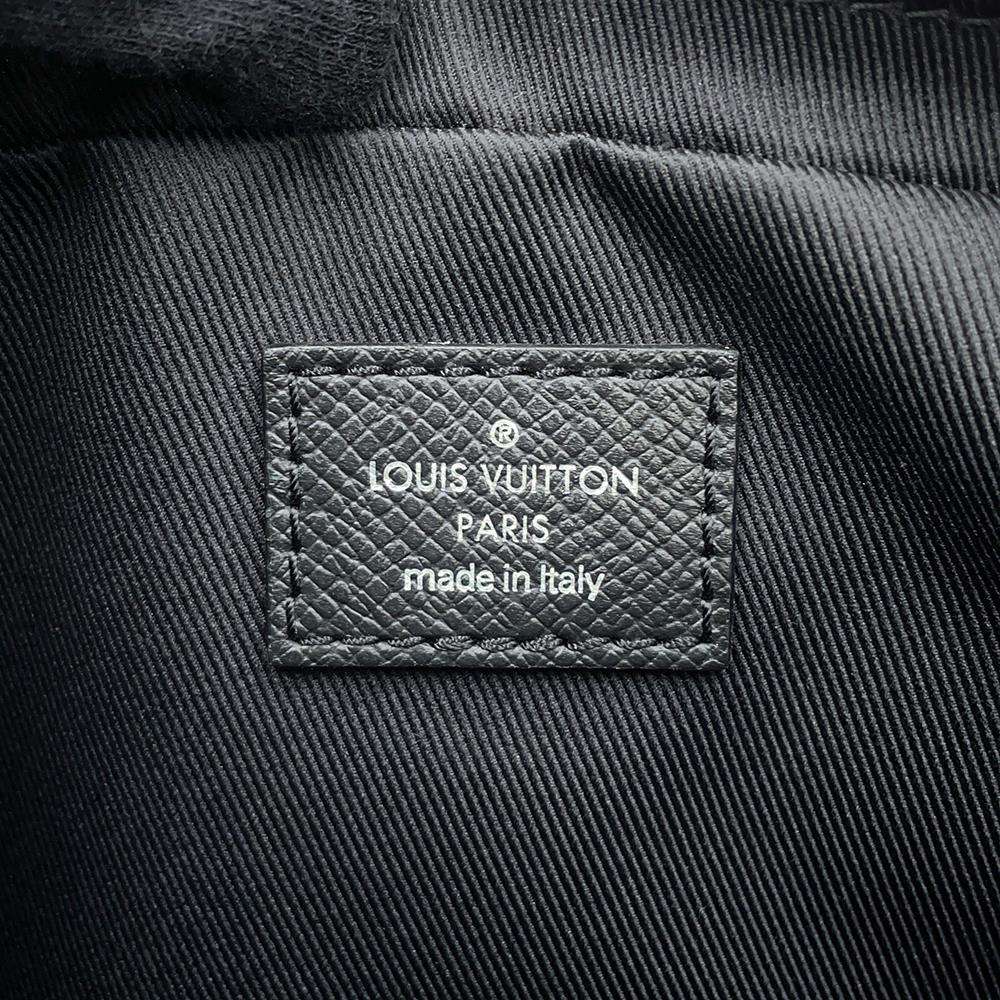 LOUIS VUITTON Bumbag / Outdoor NoirM30245 Taiga Leather Monogram Eclipse Size PM
