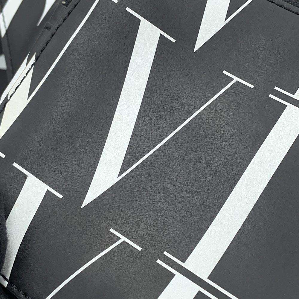 Valentino Garavani VLTN logo Times belt bag BlackVY2B0719GTC Leather