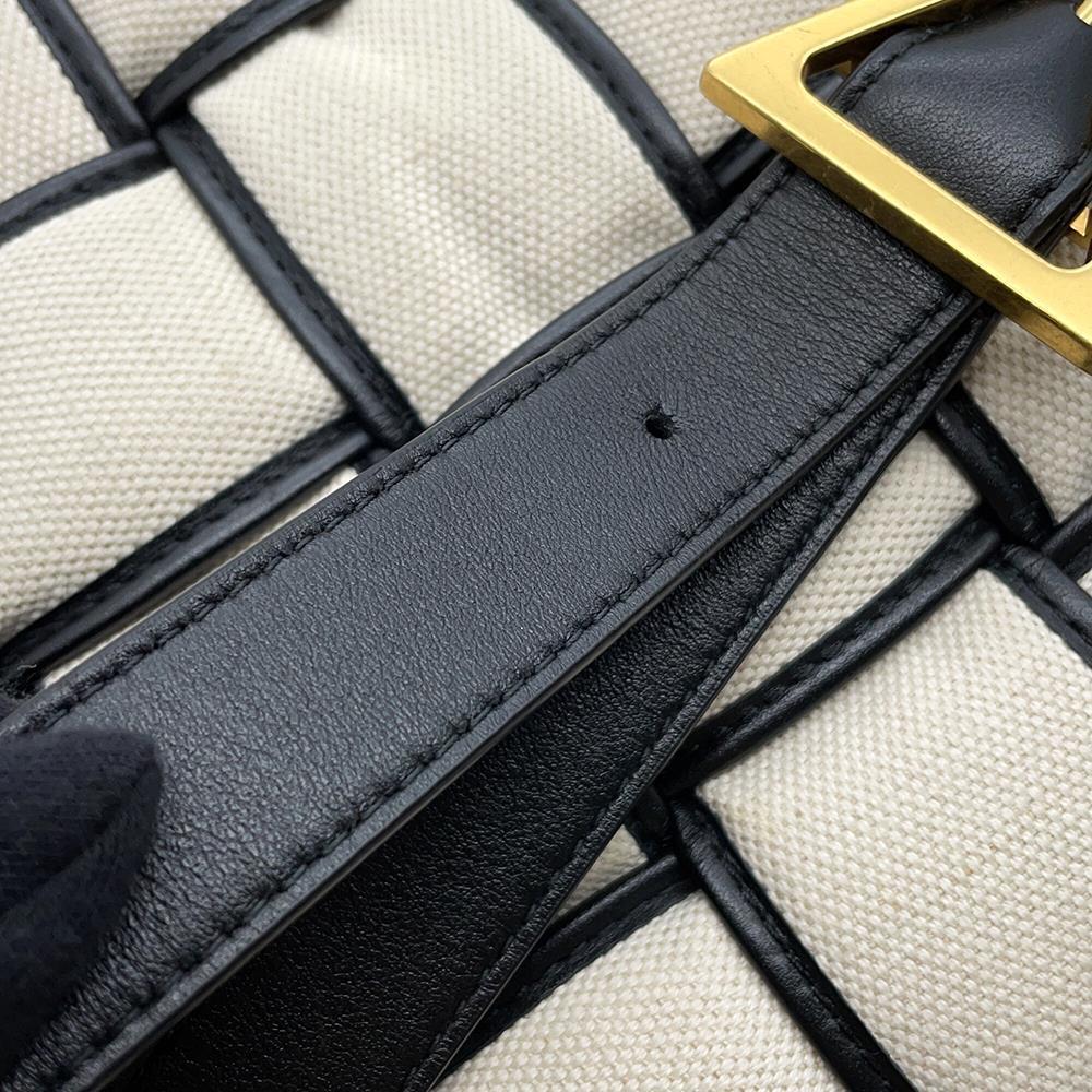 Bottega Veneta Padded Cassette Shoulder Bag Ivory/Black741451 Canvas Leather Size 25㎝