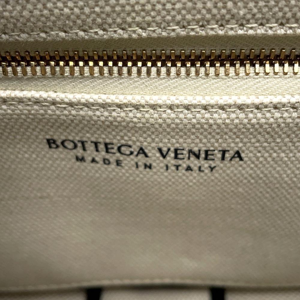 Bottega Veneta Padded Cassette Shoulder Bag Ivory/Black741451 Canvas Leather Size 25㎝