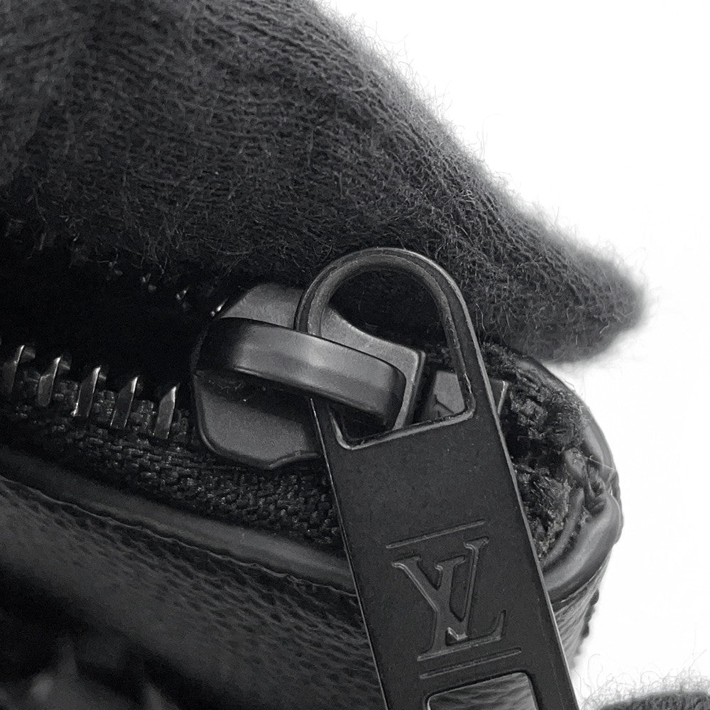 LOUIS VUITTON Take Off・Pouch NoirM69837 Grain Leather