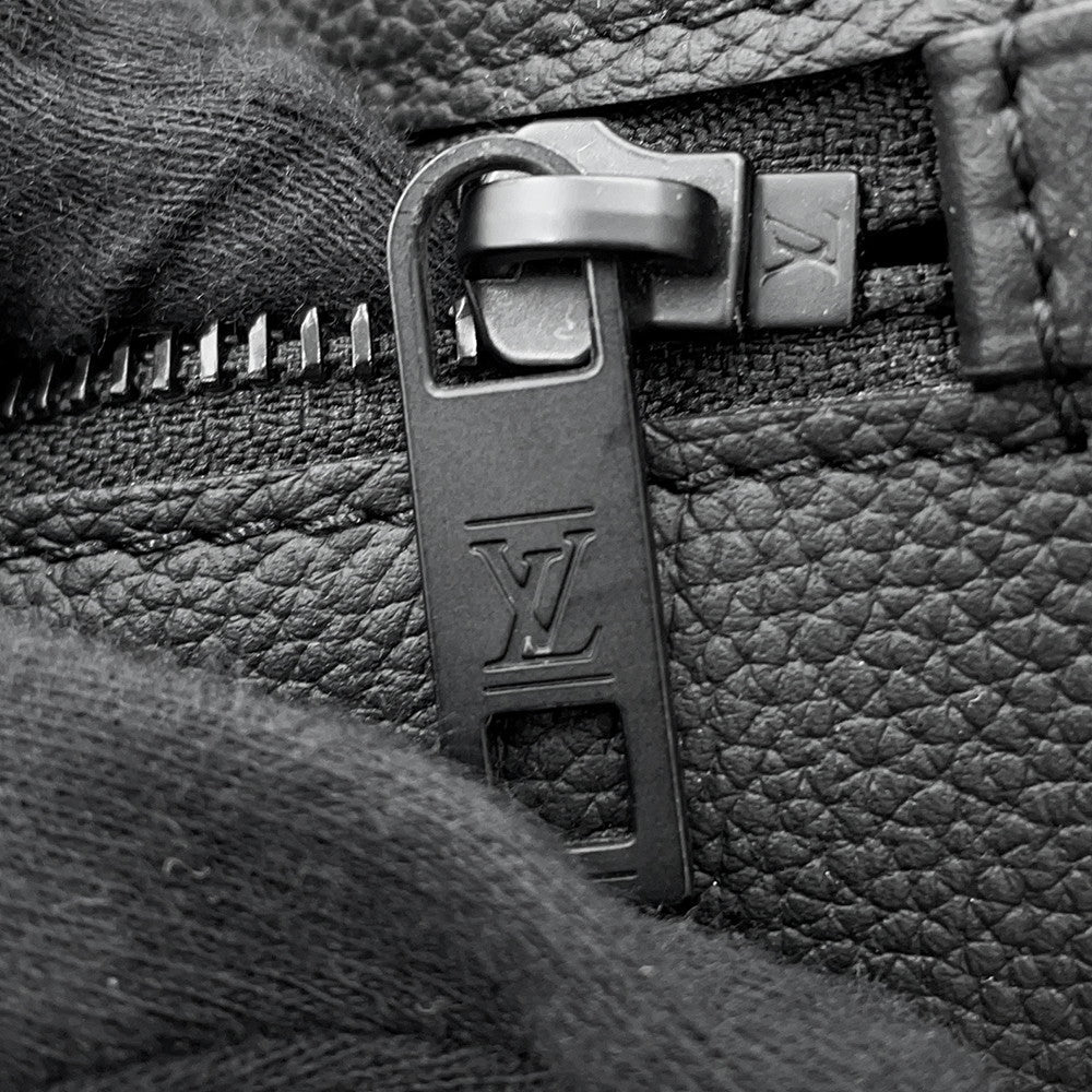 LOUIS VUITTON Take Off・Pouch NoirM69837 Grain Leather