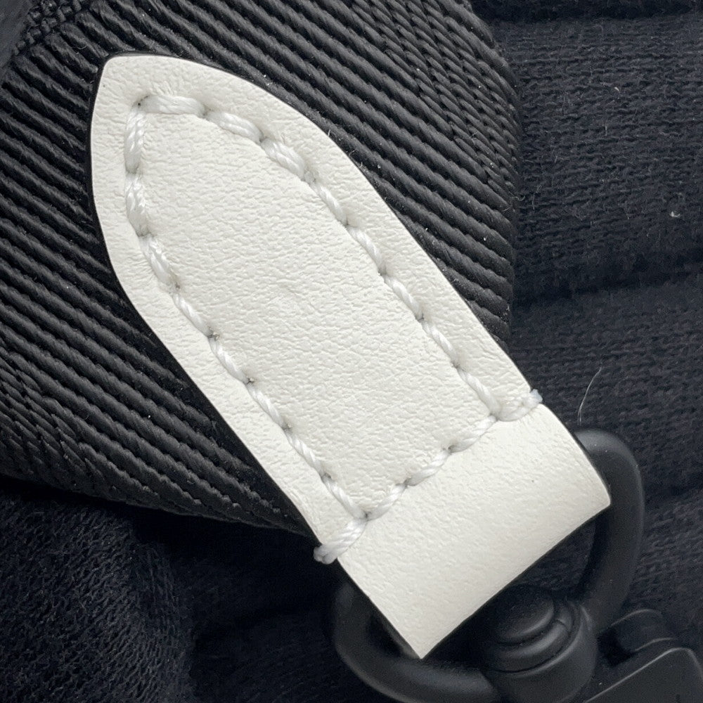 LOUIS VUITTON Christopher WhiteM58493 Taurillon Leather Size XS