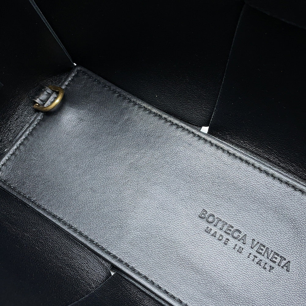 Bottega Veneta alcotote Black709337 Lambskin Size Mini