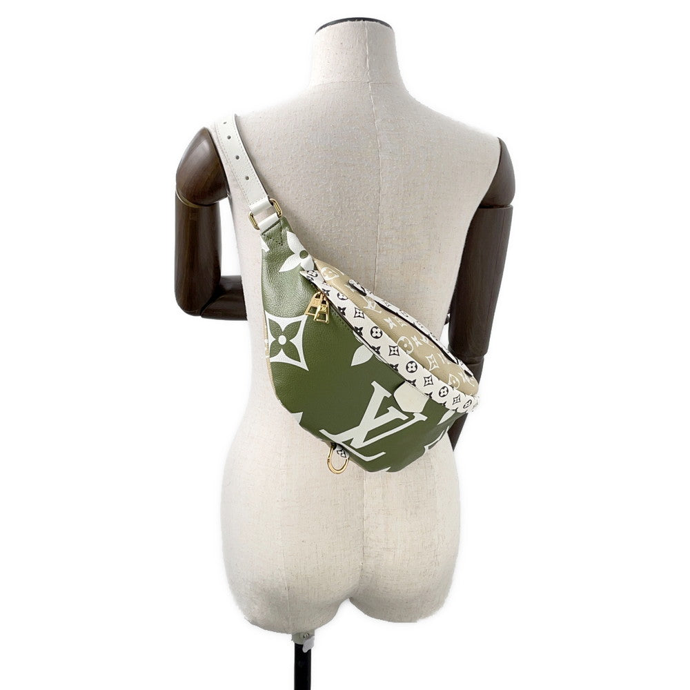 LOUIS VUITTON Bumbag Khaki/White/BeigeM44611 Monogram Monogram Giant