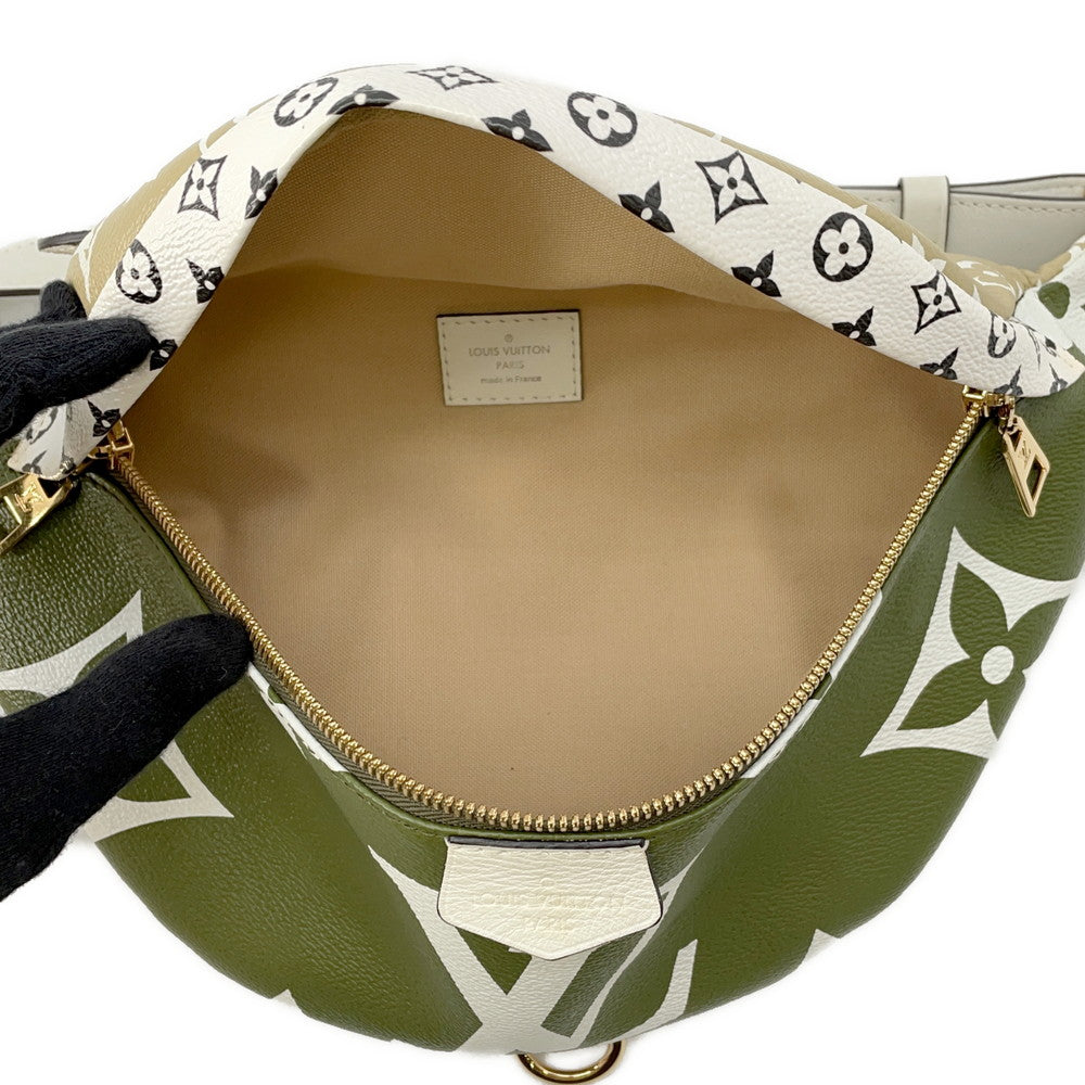 LOUIS VUITTON Bumbag Khaki/White/BeigeM44611 Monogram Monogram Giant