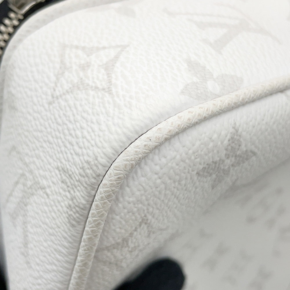 LOUIS VUITTON Alpha Messenger BlancM31069 Monogram Taiga Leather