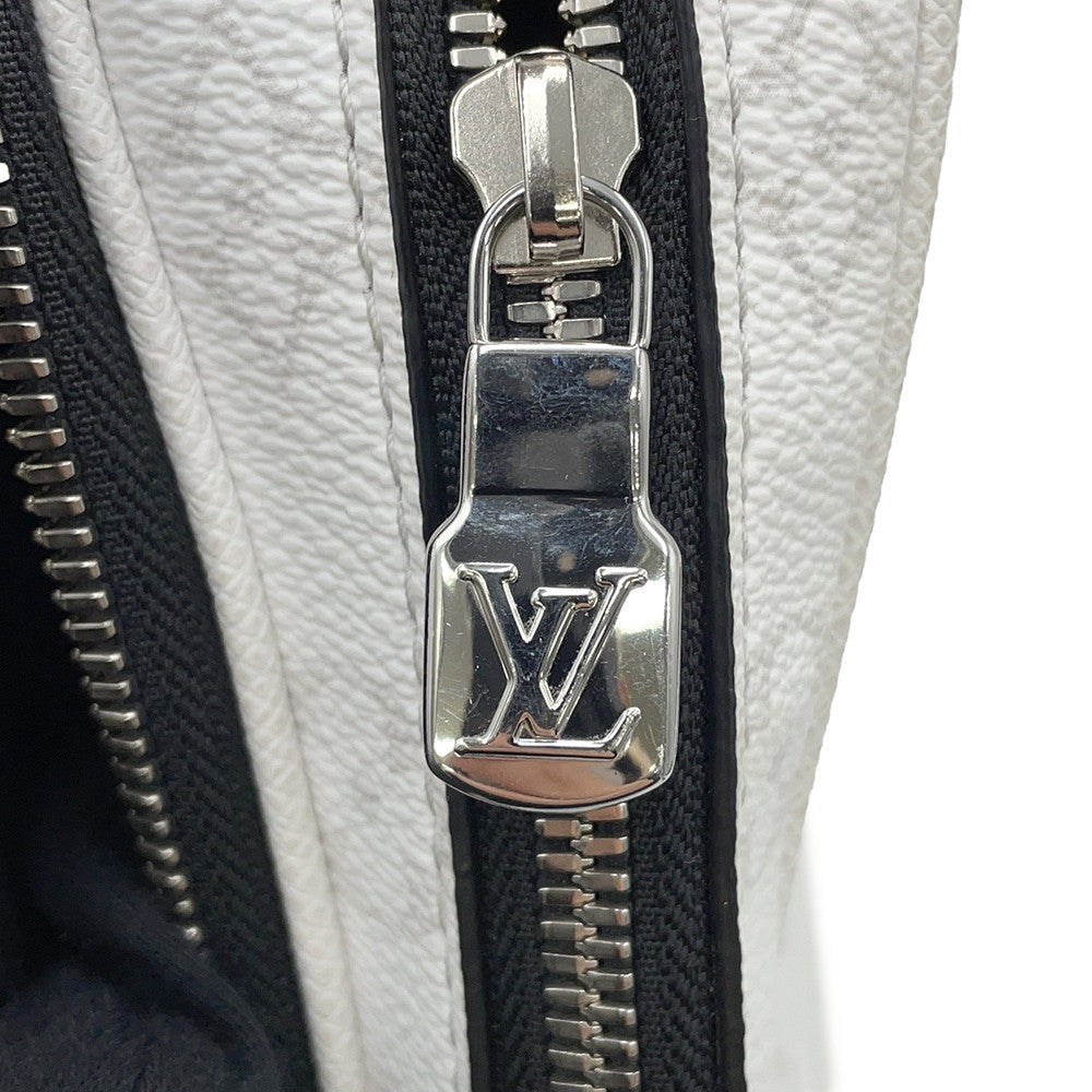 LOUIS VUITTON Alpha Messenger BlancM31069 Monogram Taiga Leather