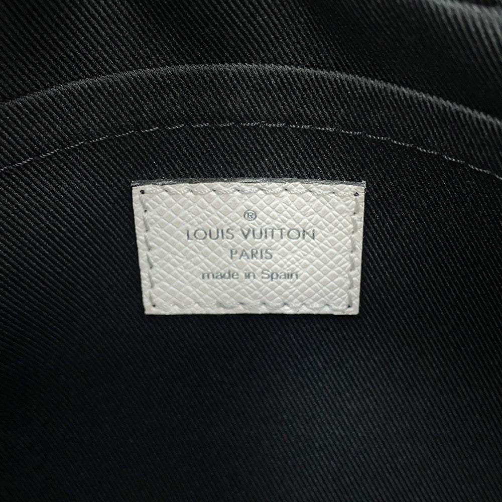 LOUIS VUITTON Alpha Messenger BlancM31069 Monogram Taiga Leather