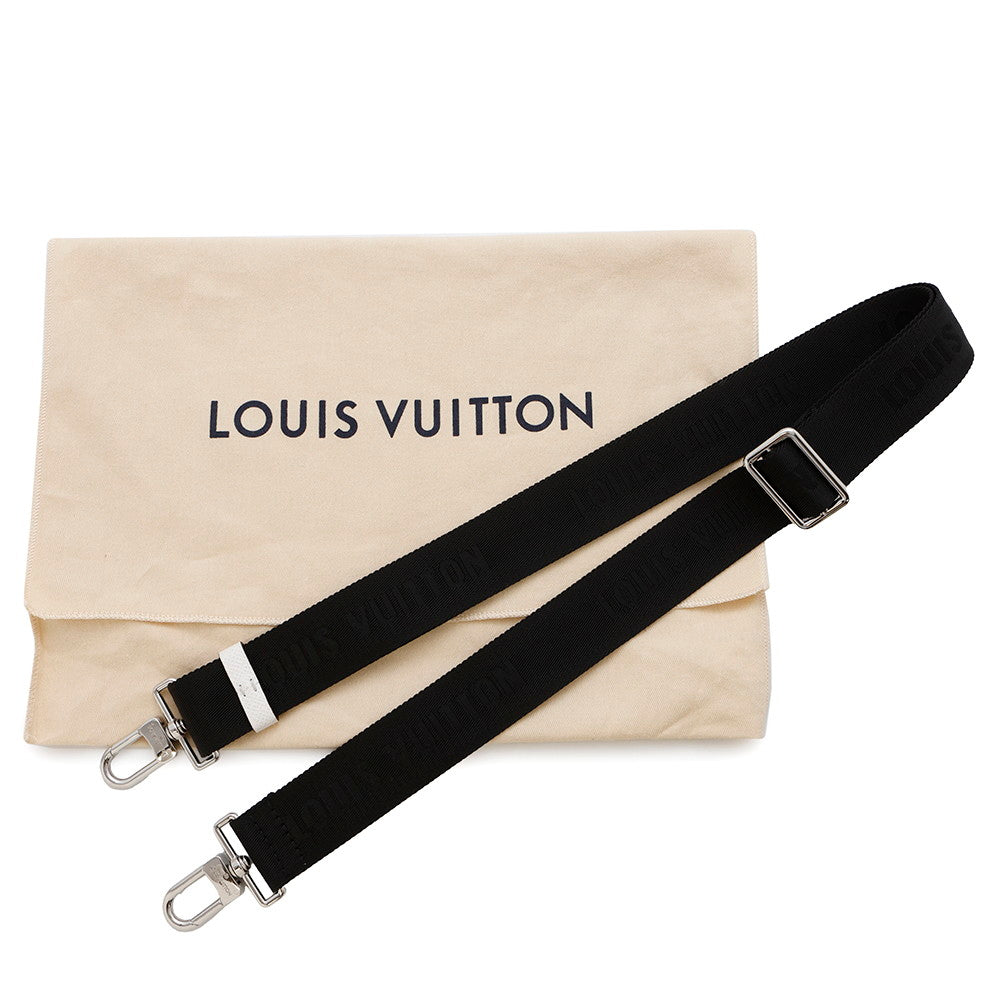 LOUIS VUITTON Alpha Messenger BlancM31069 Monogram Taiga Leather