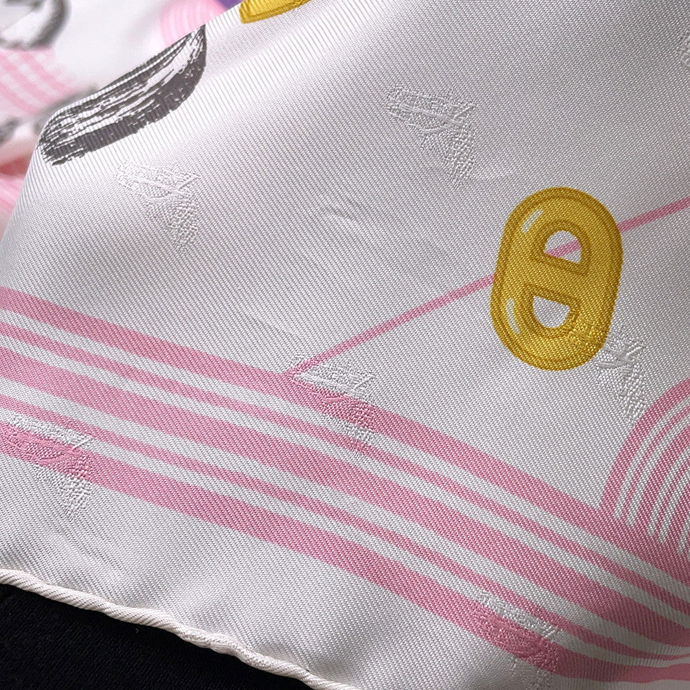 HERMES Carre Triangle Jean Garde-Robe Pop/ Garde Robe Pop Size 70 White/Multicolor Silk100%