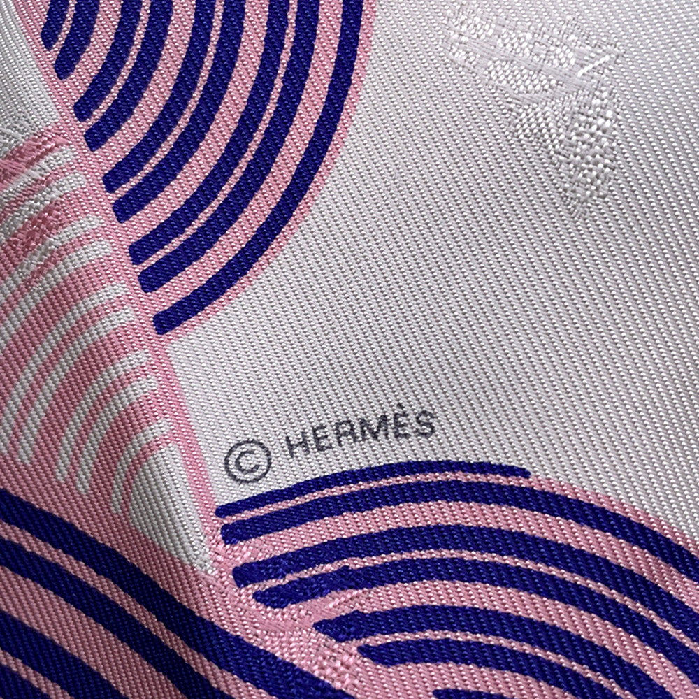 HERMES Carre Triangle Jean Garde-Robe Pop/ Garde Robe Pop Size 70 White/Multicolor Silk100%