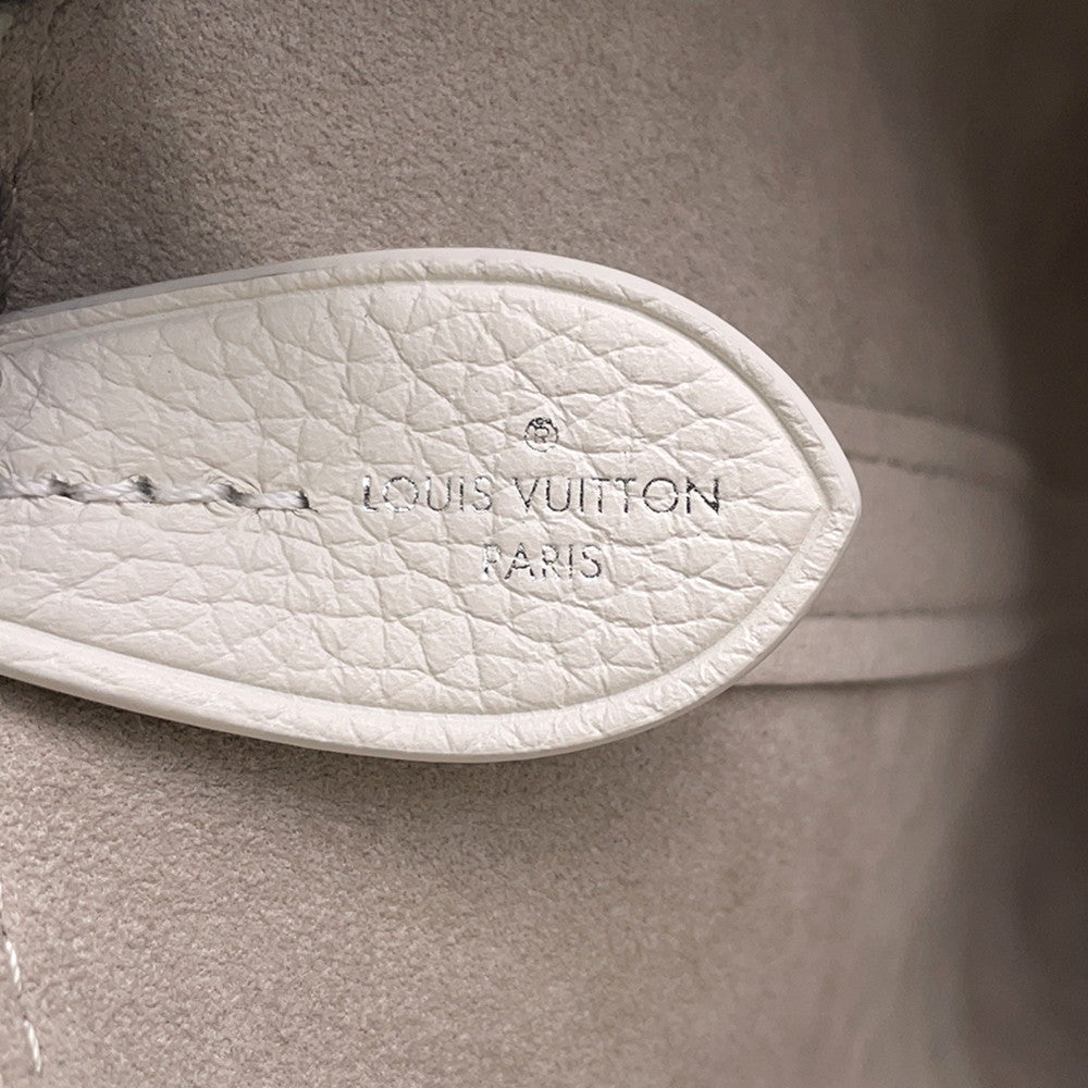 LOUIS VUITTON Blossom WhiteM11842 Monogram Mahina Size PM