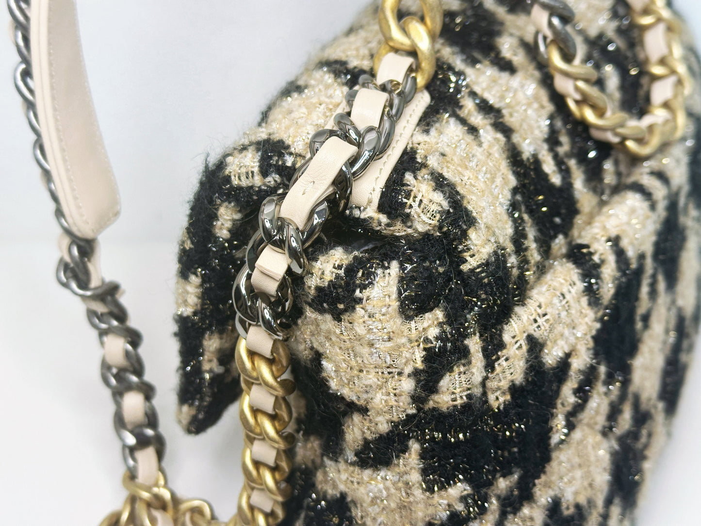 CHANEL 19K HOUNDSTOOTH TWEED 19 Small BEIGE/BLACK 2877 holo card