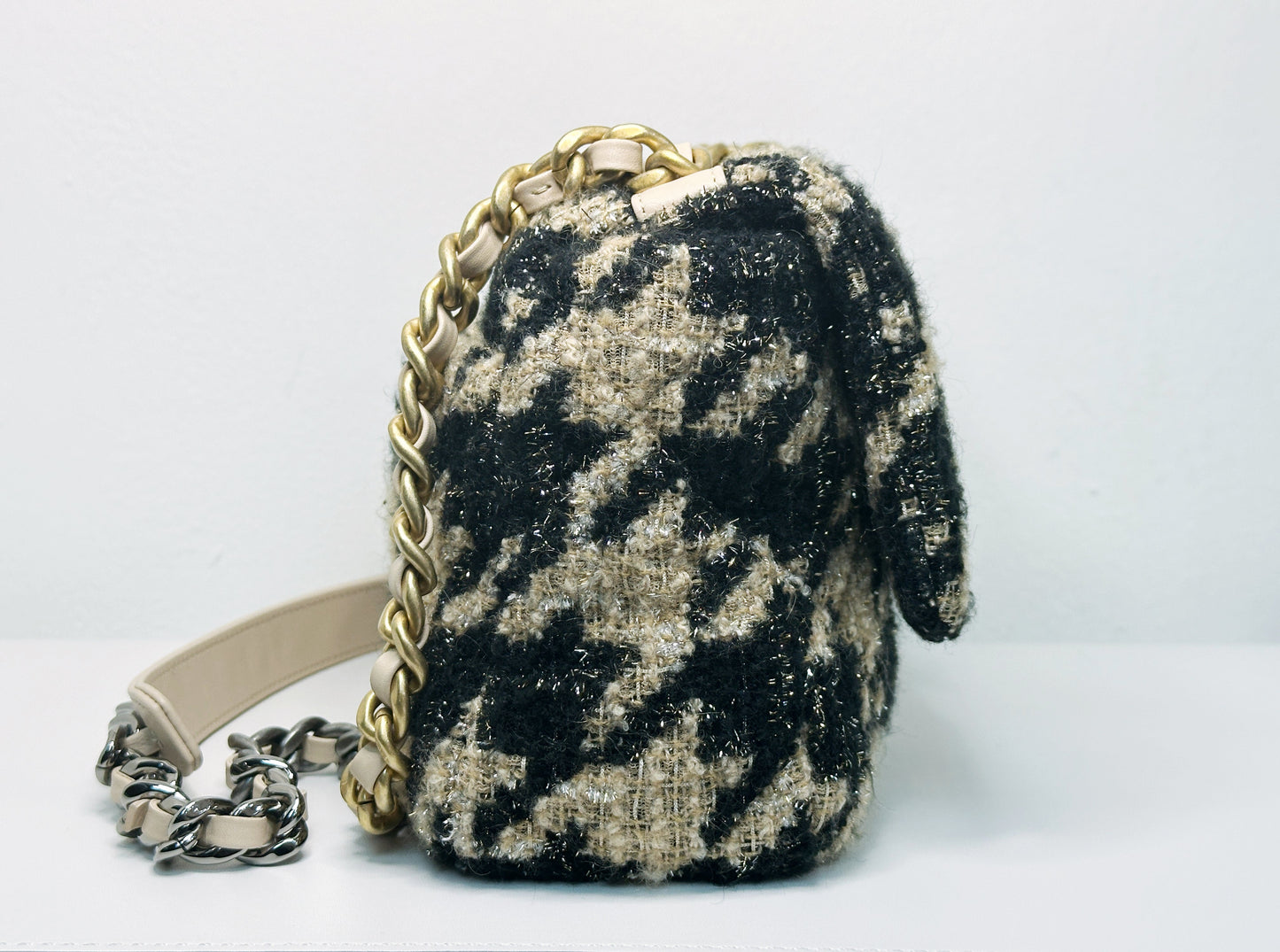 CHANEL 19K HOUNDSTOOTH TWEED 19 Small BEIGE/BLACK 2877 holo card