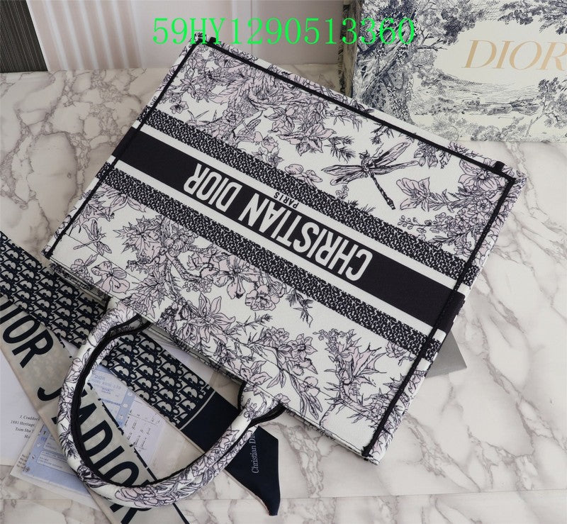 Christian Dior Luxury Bag - The Tote   191