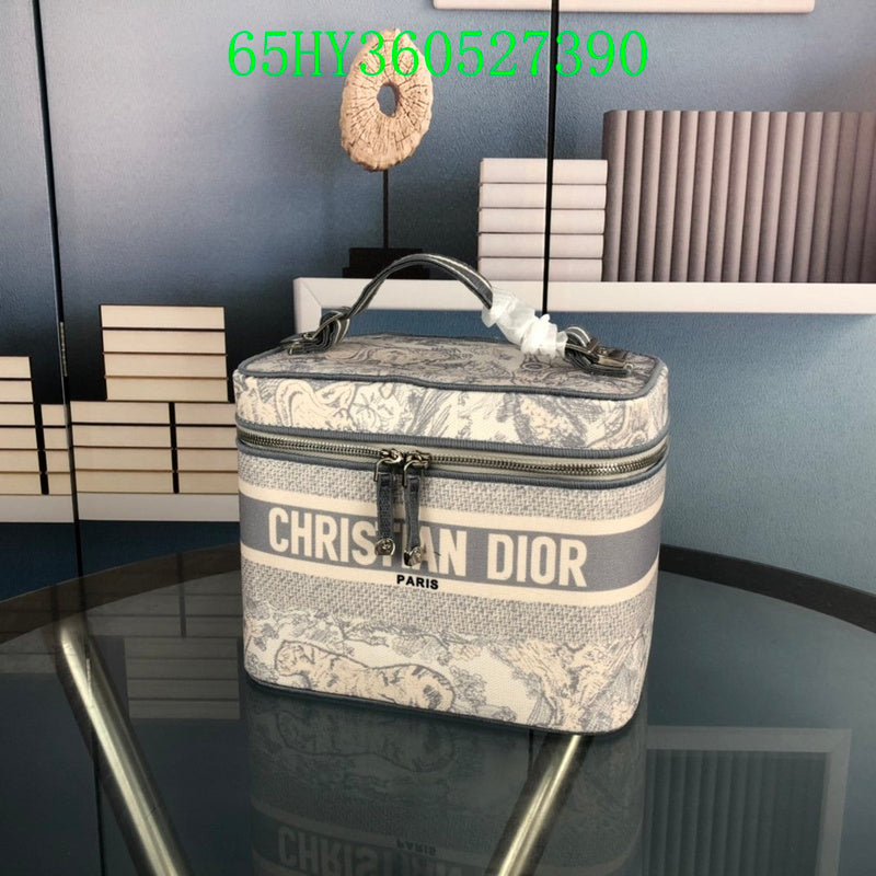 Christian Dior Luxury - The Tote   678