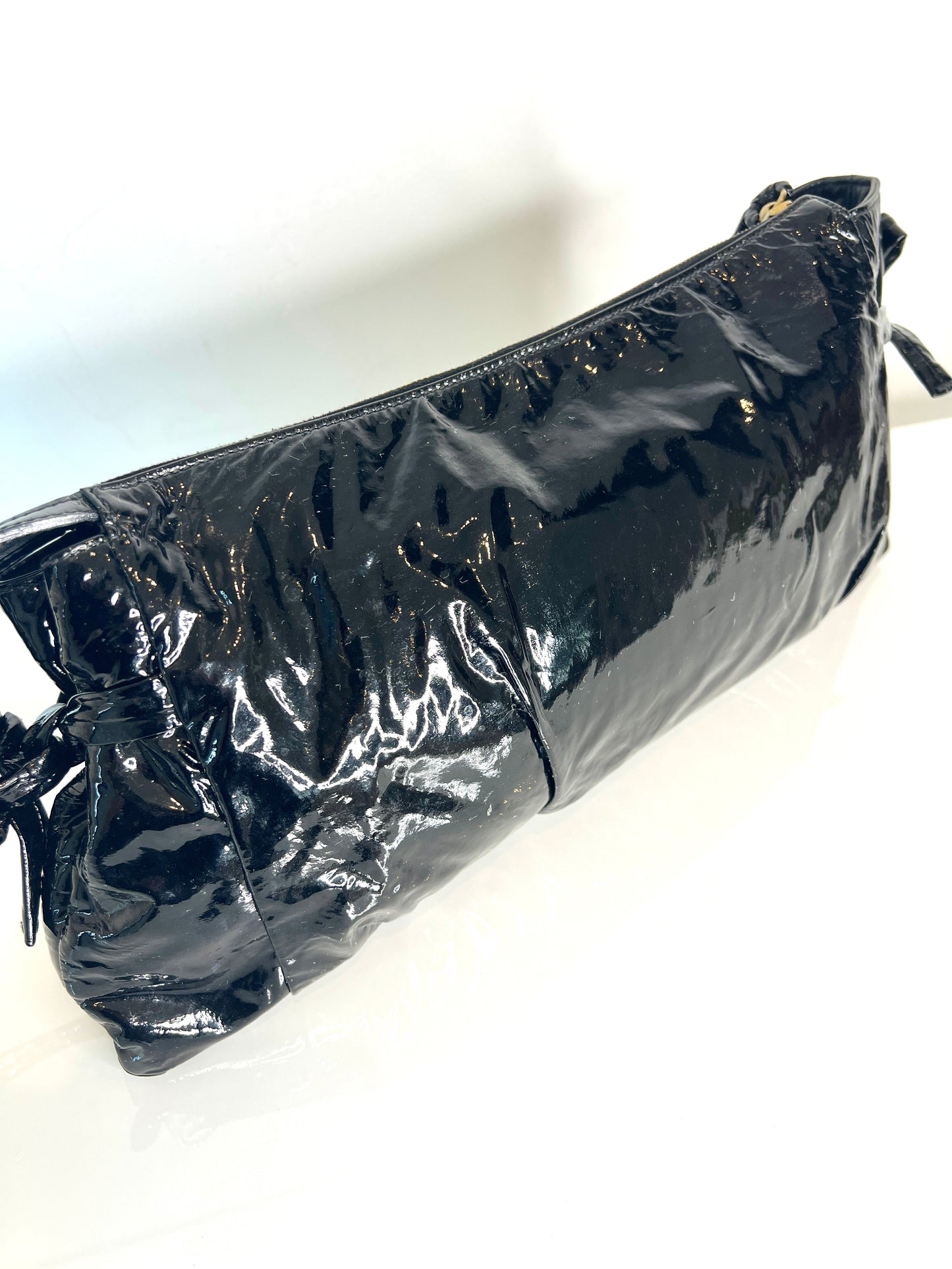 Gucci Pre-Loved Black Patent Leather Large Hysteria Clutch Bag