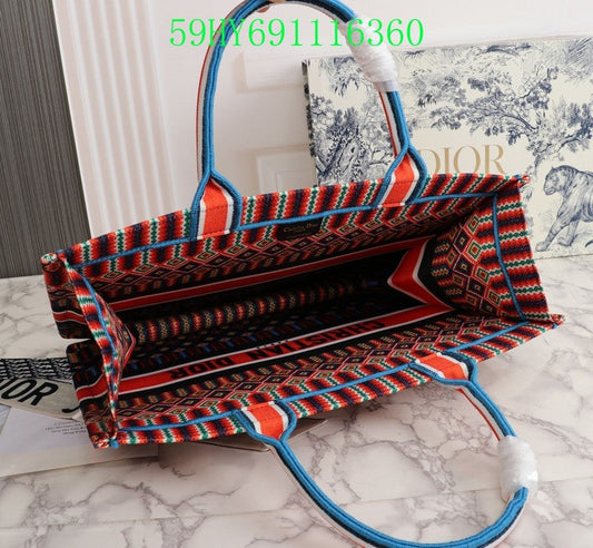 Christian Dior Luxury Bag - The Tote   331