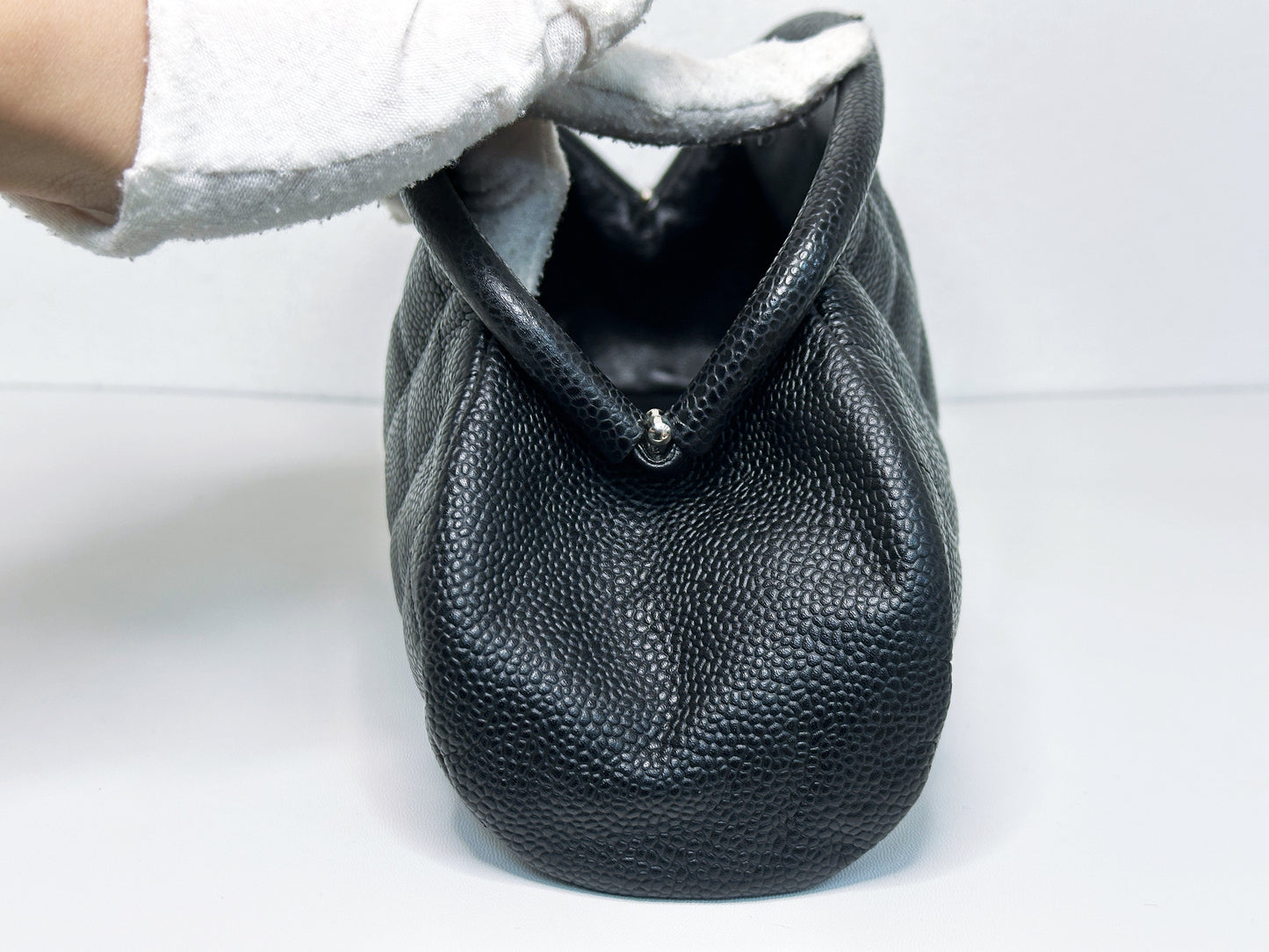 Chanel Quilted Timeless Kisslock Clutch Black Caviar holo 1193
