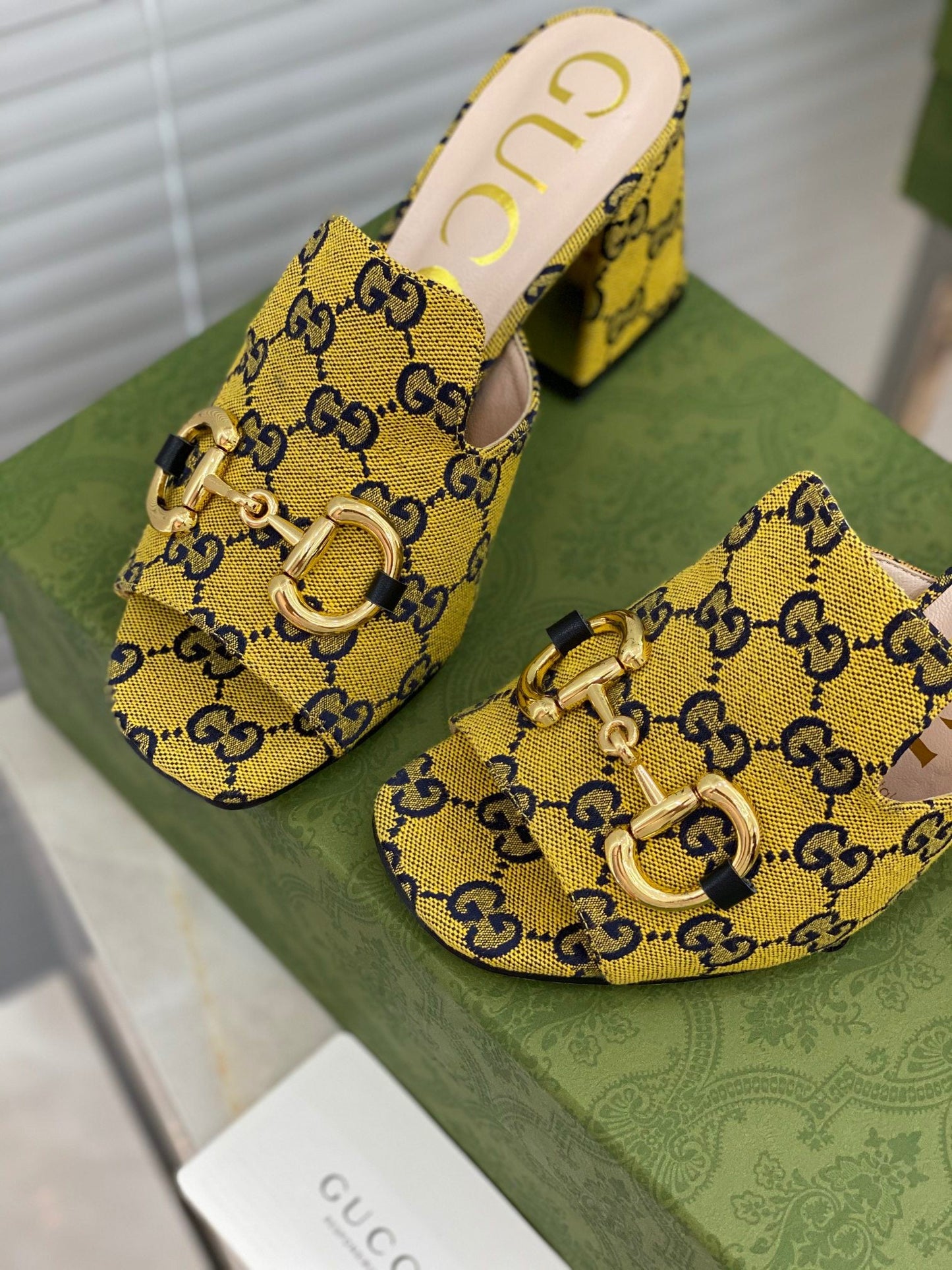 SE502 Size 5-10 Heels:7.5cm Material: Cowhide Lining: Sheep skin Sole: Italian leather