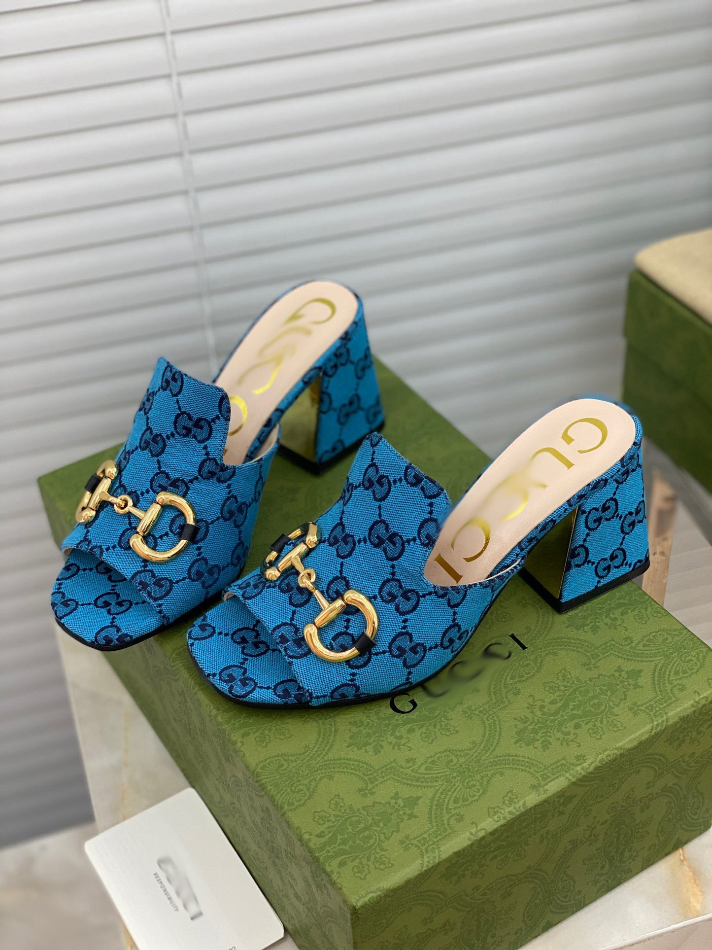 SE503 Size 5-10 Heels:7.5cm Material: Cowhide Lining: Sheep skin Sole: Italian leather