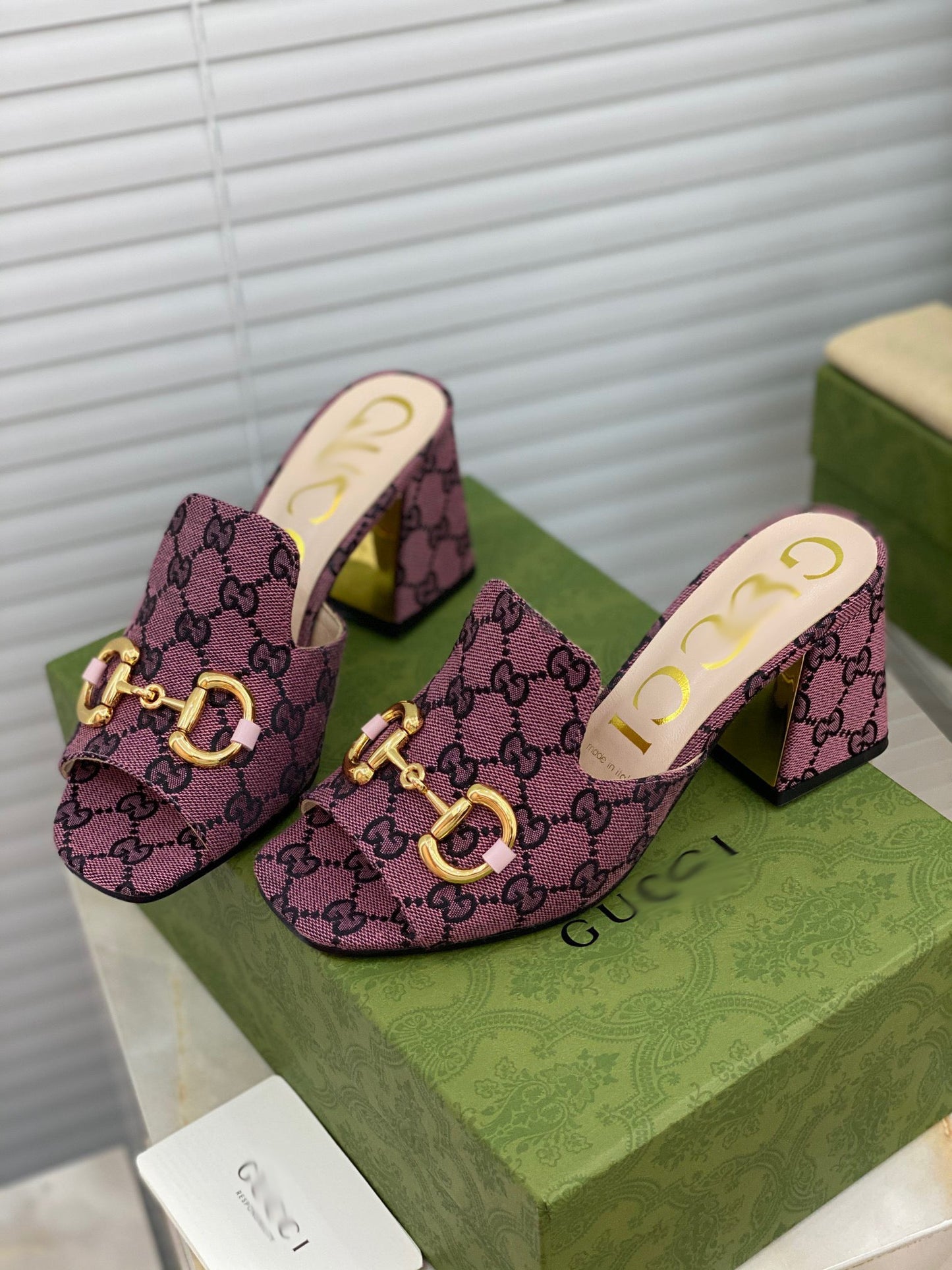SE504 Size 5-10 Heels:7.5cm Material: Cowhide Lining: Sheep skin Sole: Italian leather