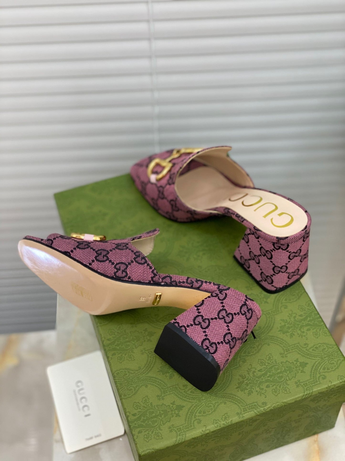 SE504 Size 5-10 Heels:7.5cm Material: Cowhide Lining: Sheep skin Sole: Italian leather