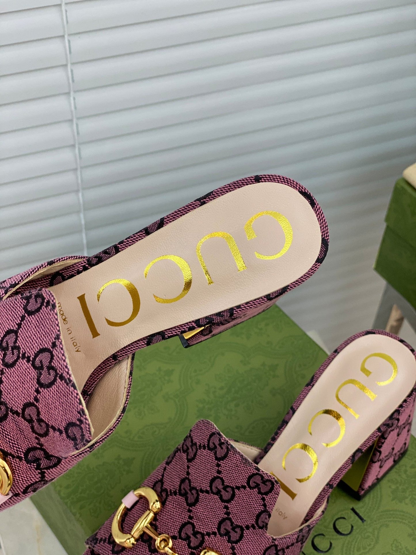 SE504 Size 5-10 Heels:7.5cm Material: Cowhide Lining: Sheep skin Sole: Italian leather
