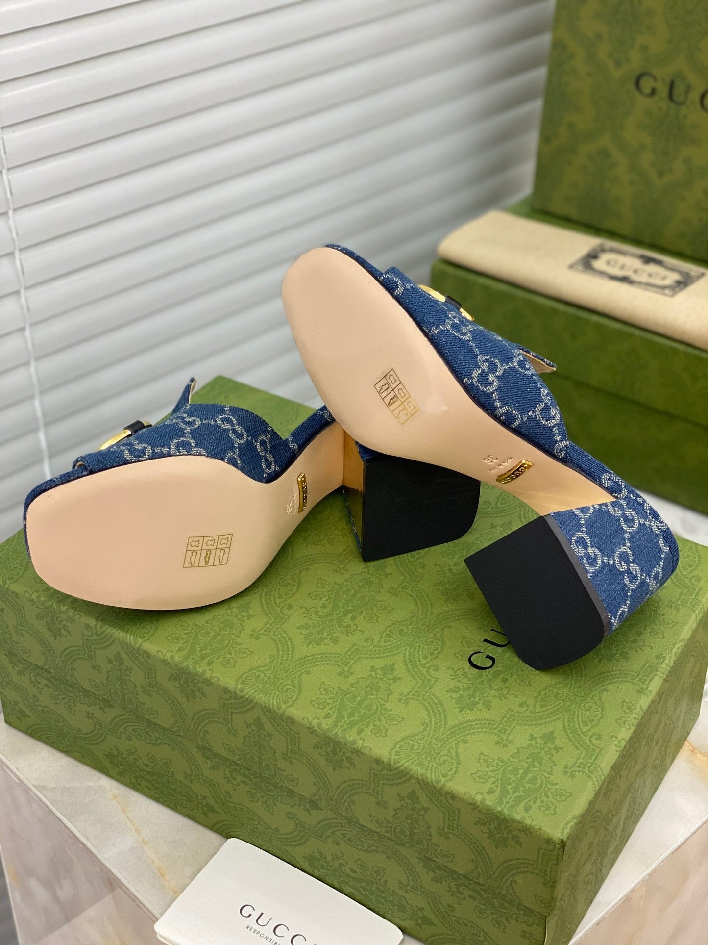 SE505 Size 5-10 Heels:7.5cm Material: Cowhide Lining: Sheep skin Sole: Italian leather