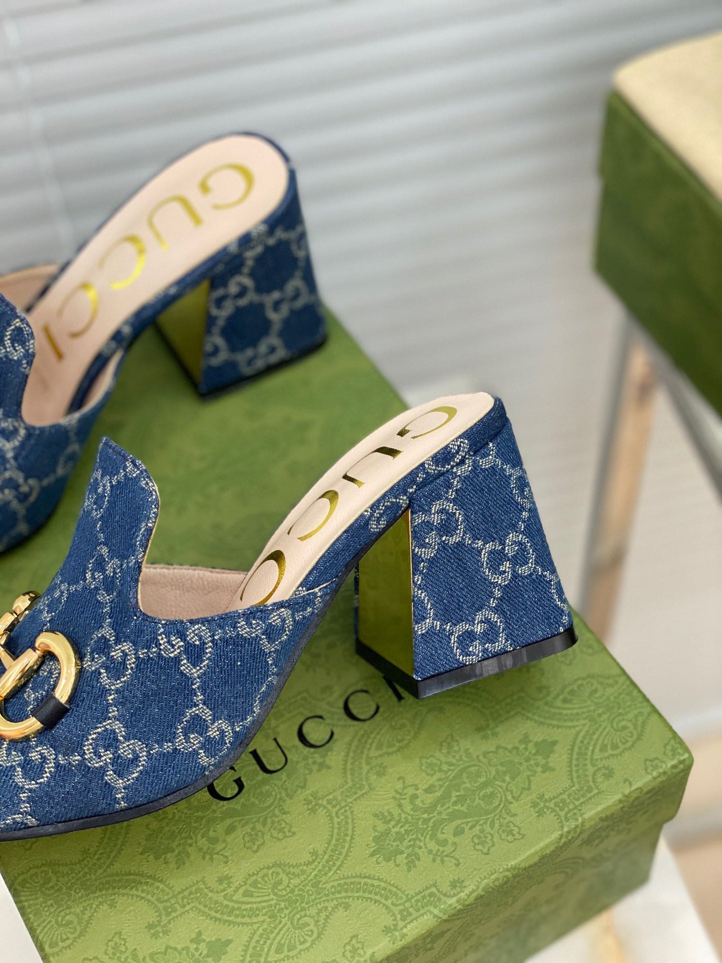 SE505 Size 5-10 Heels:7.5cm Material: Cowhide Lining: Sheep skin Sole: Italian leather