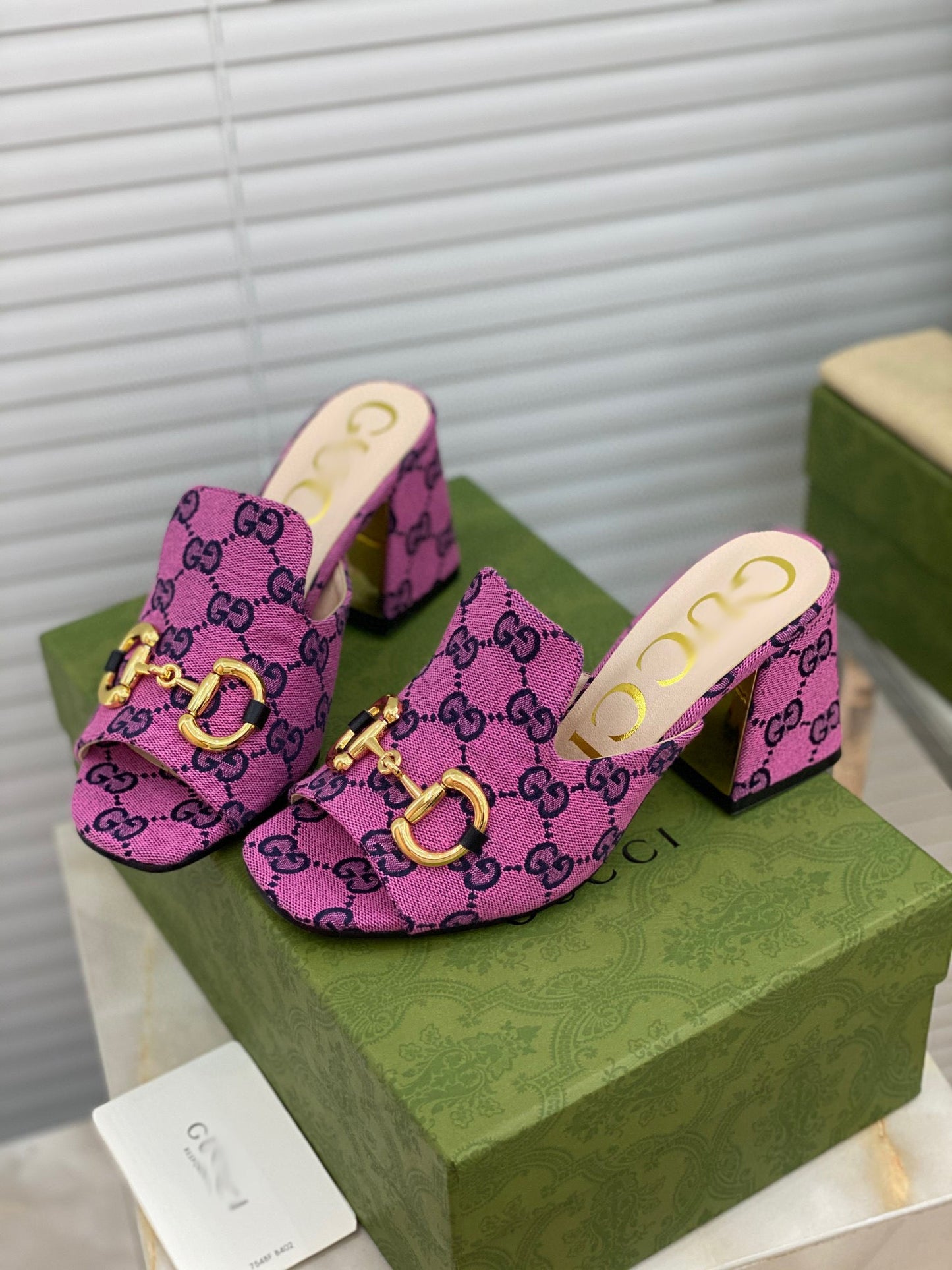SE506 Size 5-10 Heels:7.5cm Material: Cowhide Lining: Sheep skin Sole: Italian leather