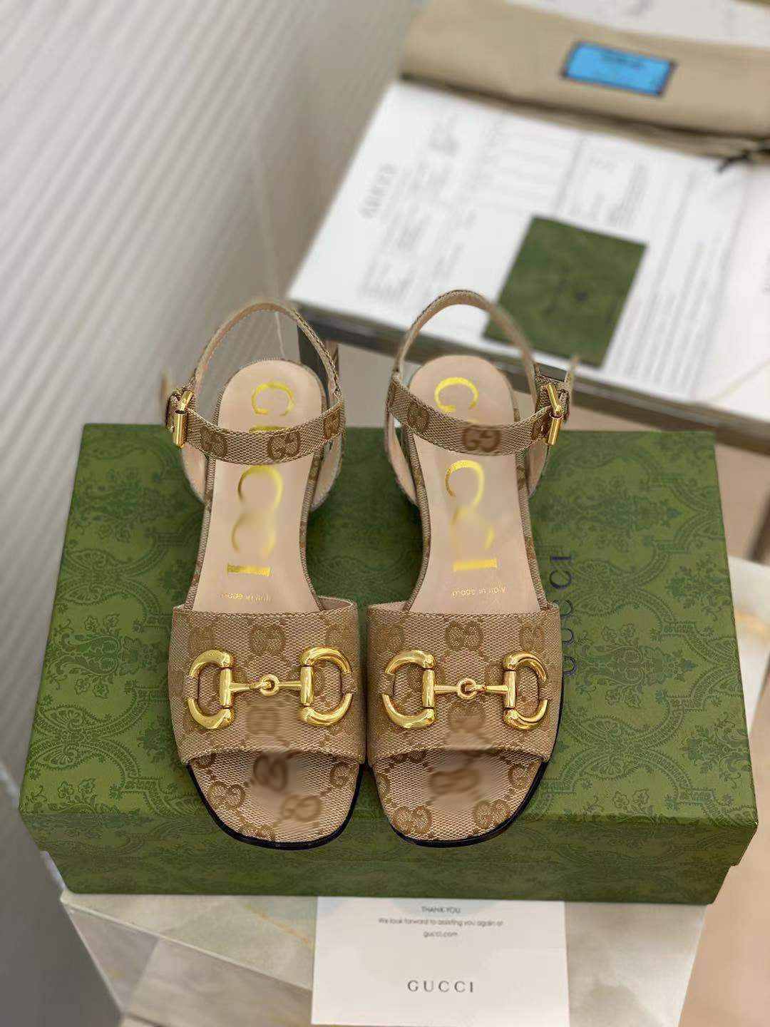 SE556 Size 4-10 Heels:2.5cm Lining: Sheep skin Sole: Italian leather