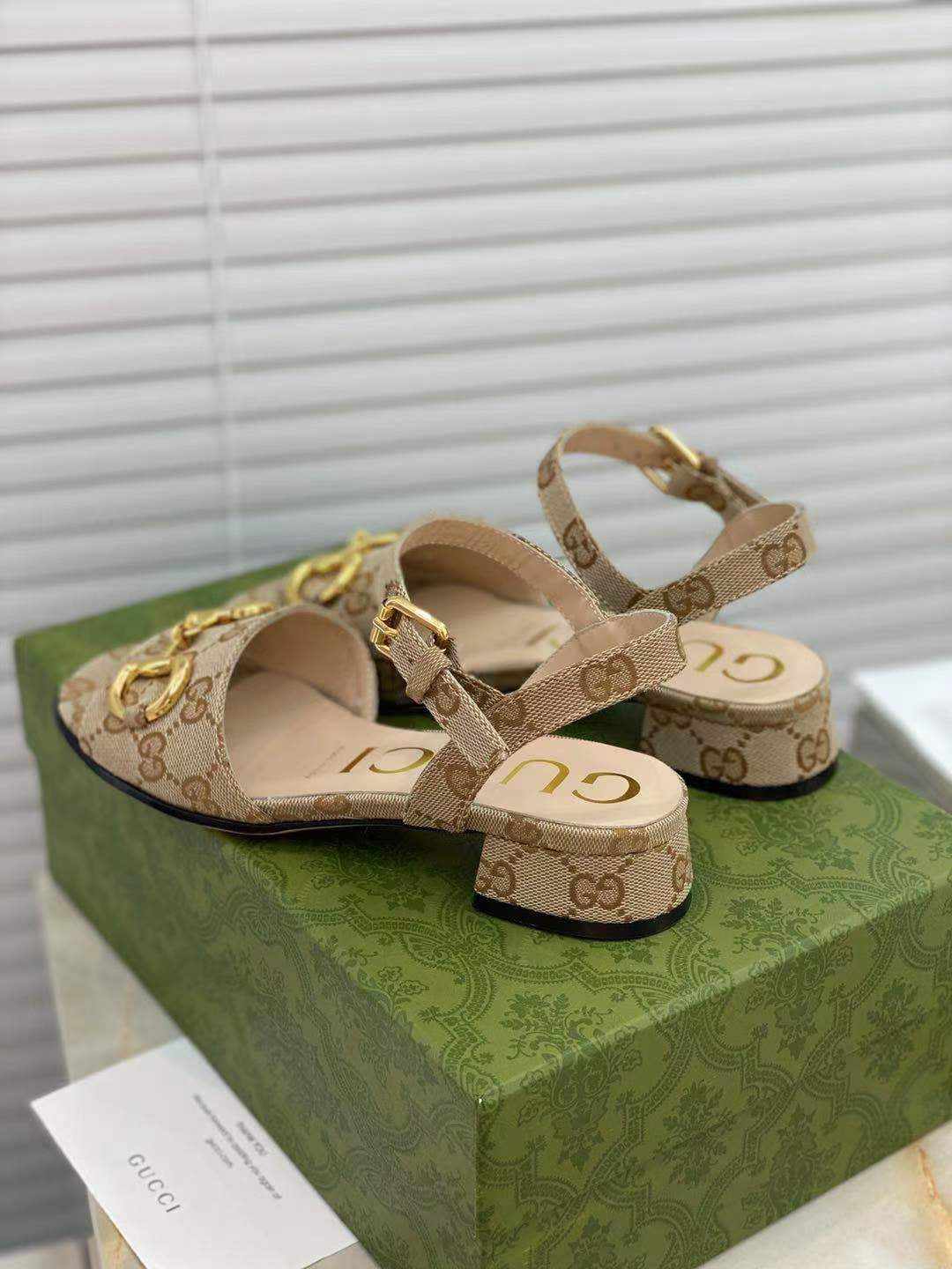 SE556 Size 4-10 Heels:2.5cm Lining: Sheep skin Sole: Italian leather