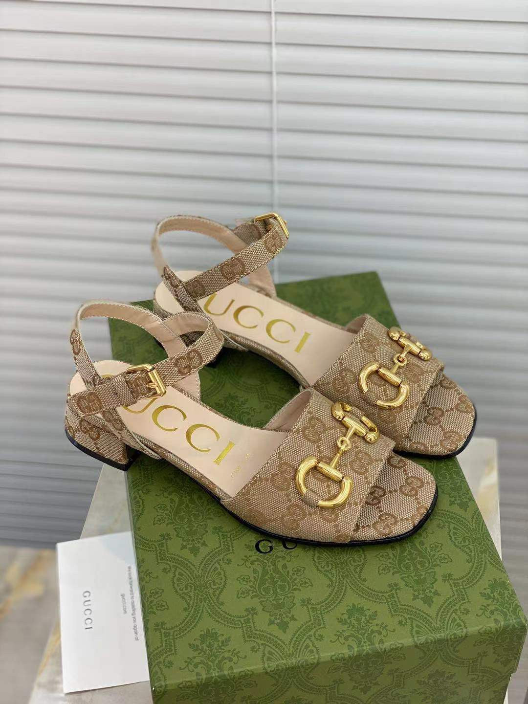 SE556 Size 4-10 Heels:2.5cm Lining: Sheep skin Sole: Italian leather