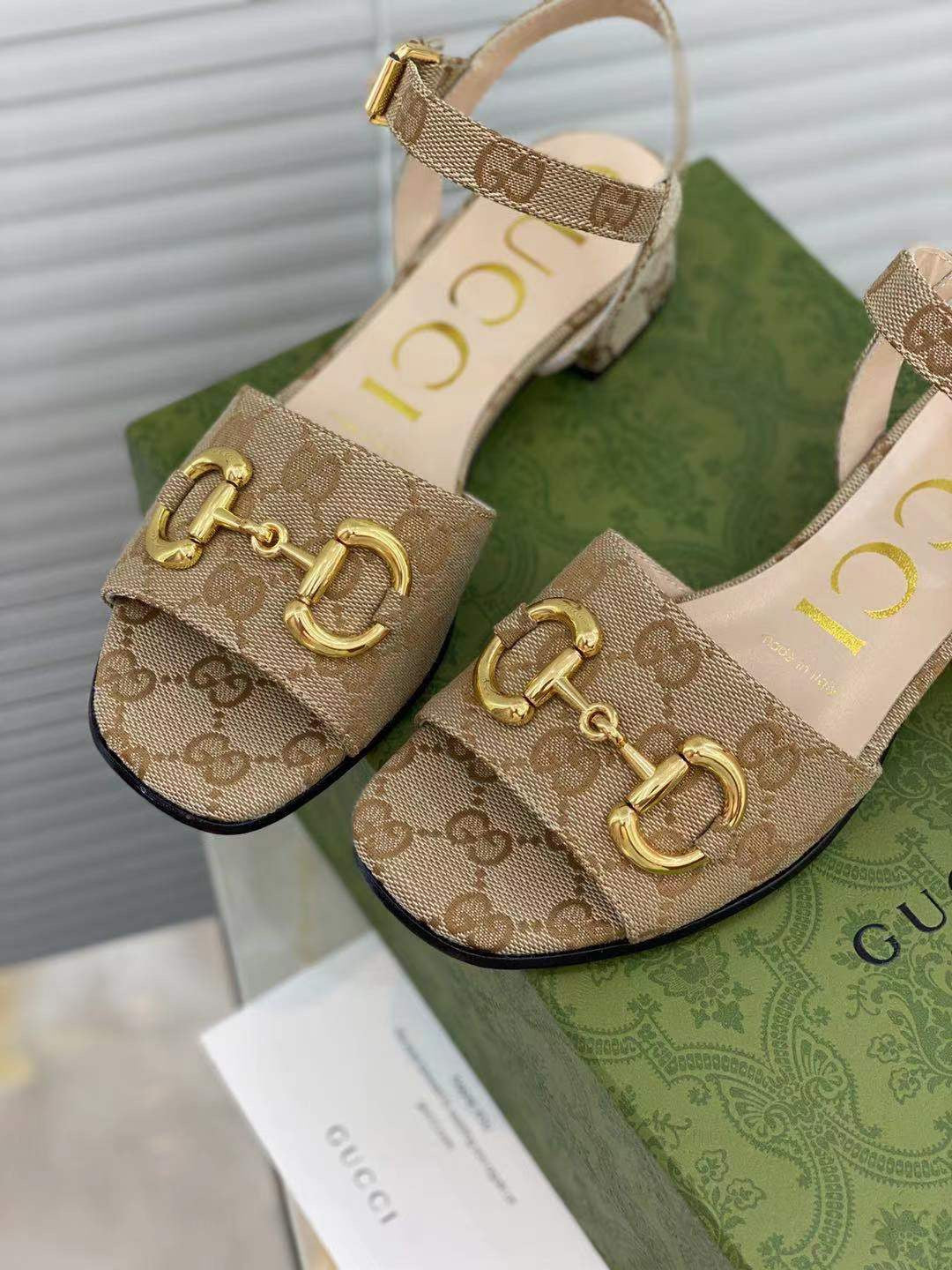 SE556 Size 4-10 Heels:2.5cm Lining: Sheep skin Sole: Italian leather