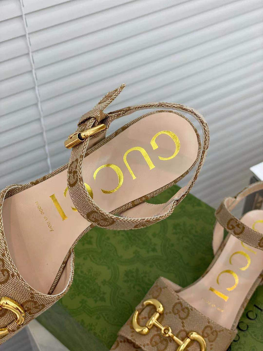 SE556 Size 4-10 Heels:2.5cm Lining: Sheep skin Sole: Italian leather