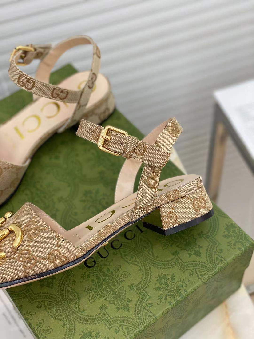 SE556 Size 4-10 Heels:2.5cm Lining: Sheep skin Sole: Italian leather