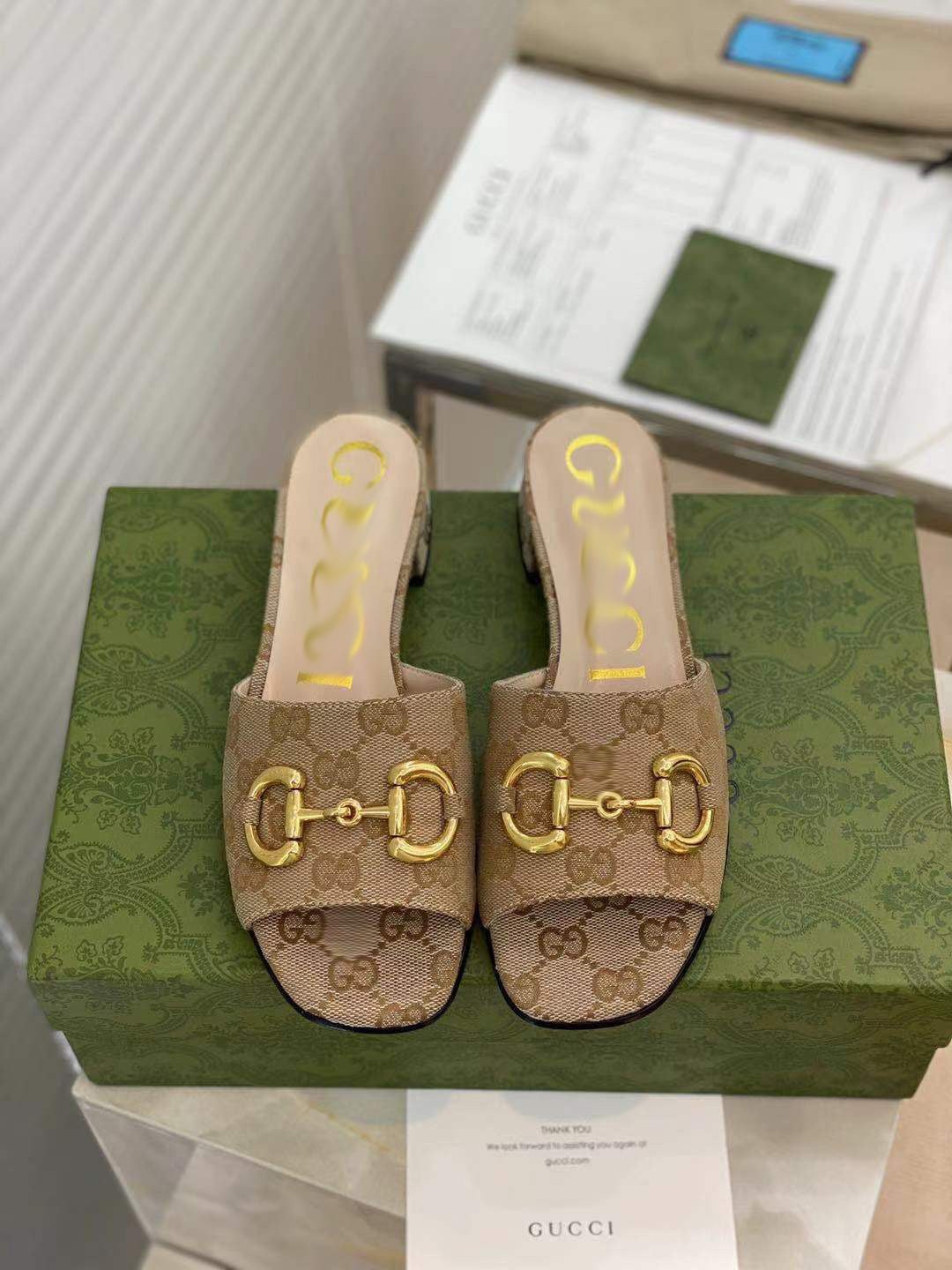SE557 Size 4-10 Heels:2.5cm Lining: Sheep skin Sole: Italian leather