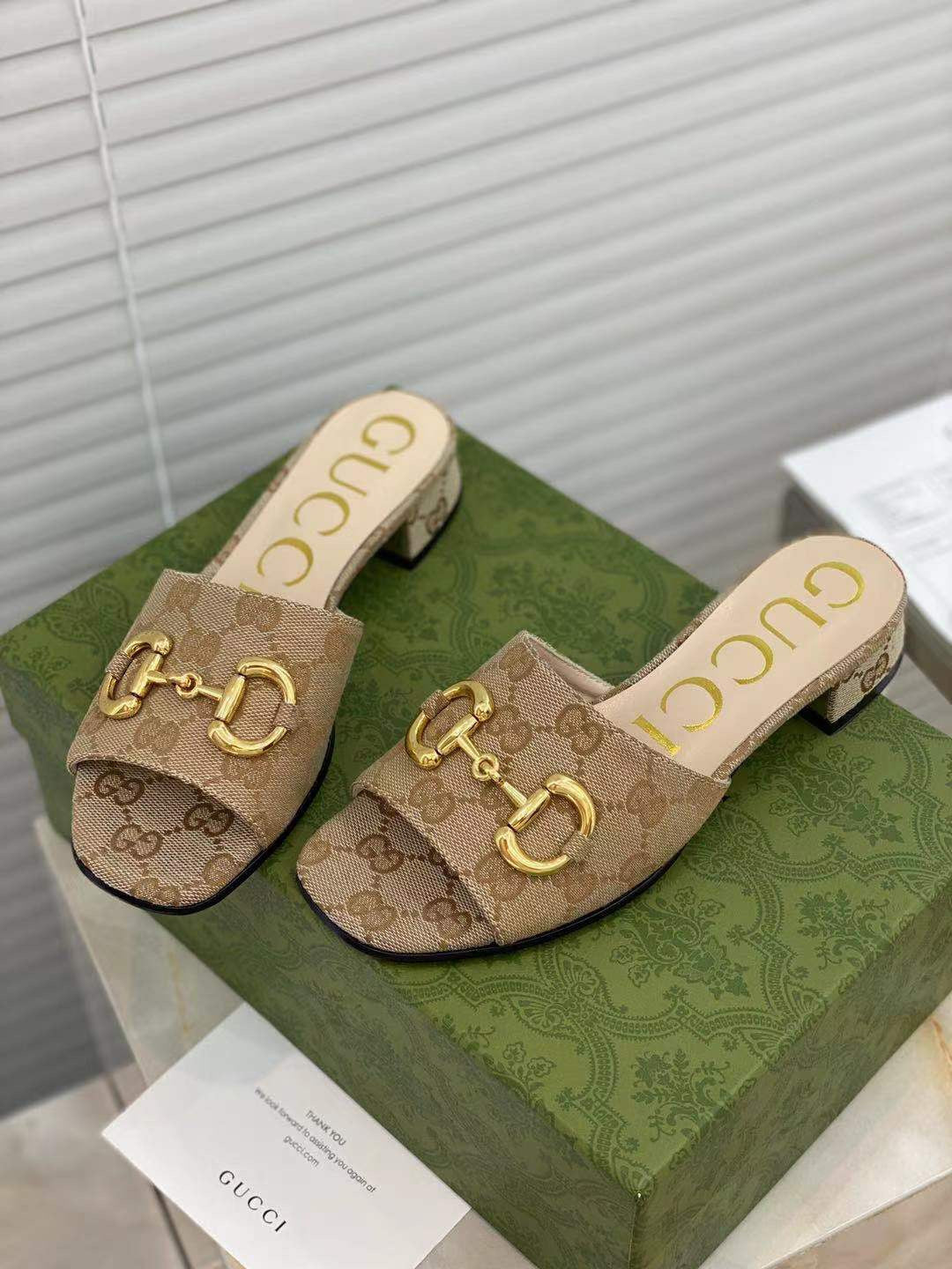 SE557 Size 4-10 Heels:2.5cm Lining: Sheep skin Sole: Italian leather