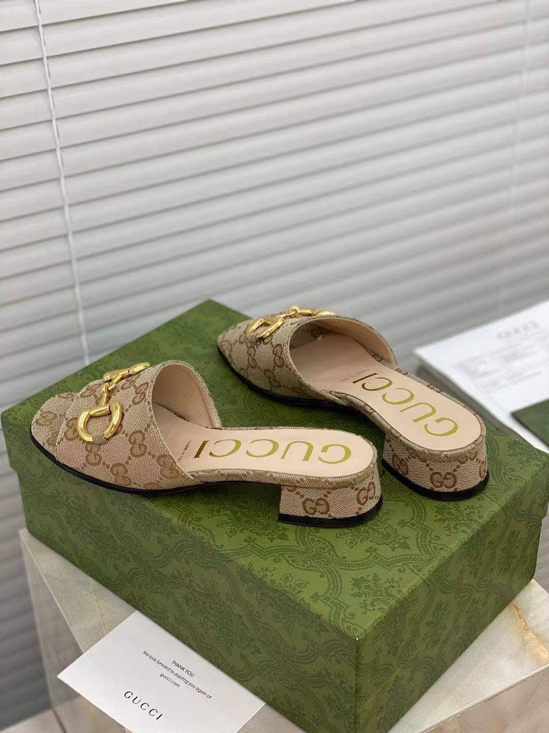 SE557 Size 4-10 Heels:2.5cm Lining: Sheep skin Sole: Italian leather
